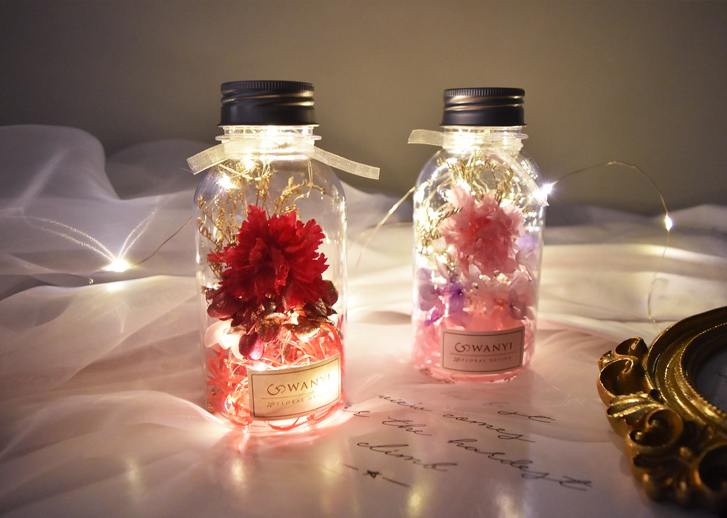 向日葵畢業小花罐 畢業禮物 永生花  乾燥花 向日葵 小夜燈康乃馨 - 乾燥花/永生花 - 植物．花 紅色