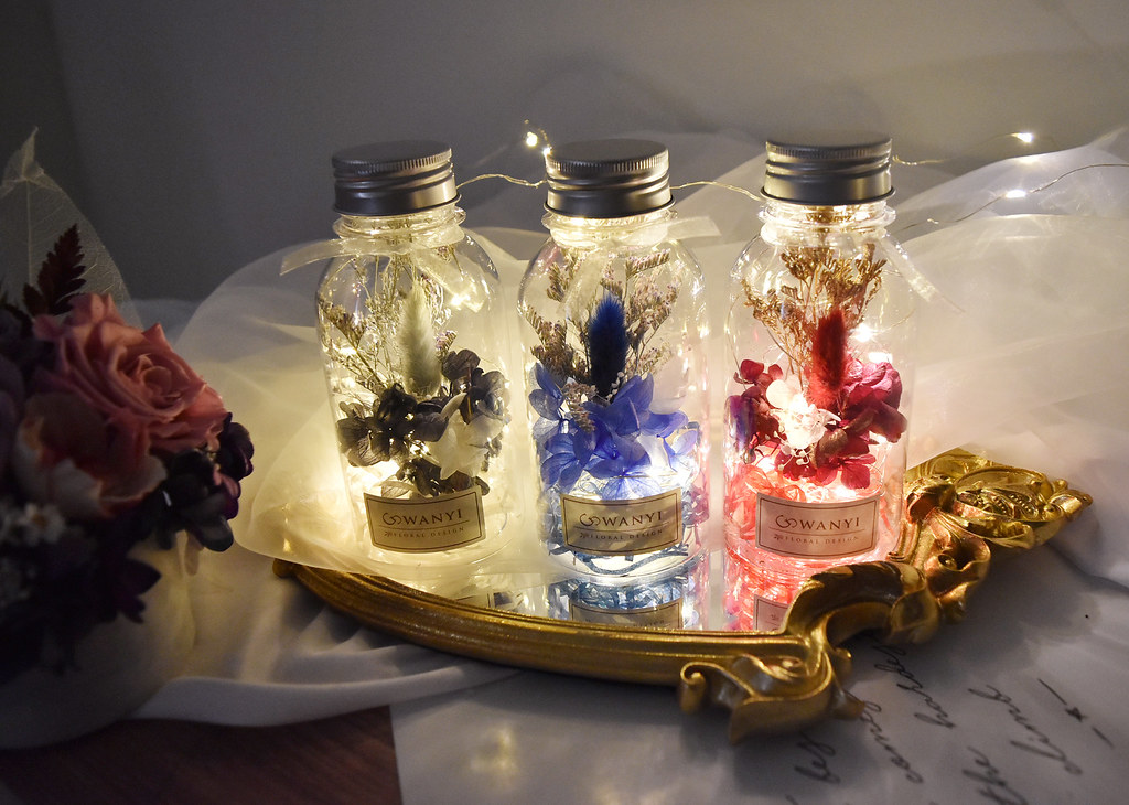 向日葵畢業小花罐 畢業禮物 永生花  乾燥花 向日葵 小夜燈康乃馨 - 乾燥花/永生花 - 植物．花 紅色